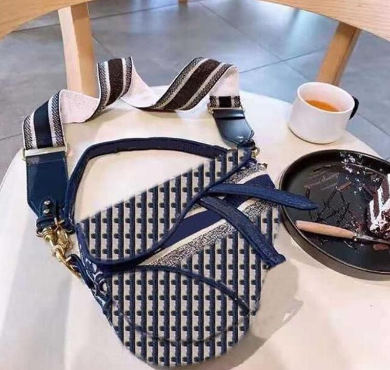 2020 hot sale trend high quality ladies wallet fashion embroidery shoulder bag messenger bag lady handbag free transport, Blue
2020 hot sale trend high quality ladies wallet fashion embroidery shoulder bag messenger bag lady handbag free transport, Blue