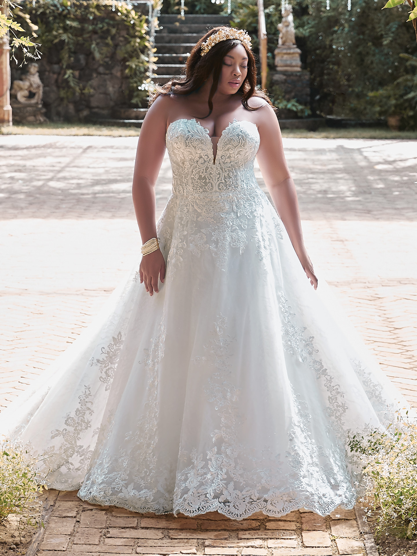 Sale Plus Hot Size Lace Wedding Dresses Sheer Plunging Neck A E Appliqued Bridal Gowns Sweep Train Tulle Robe De Marie Ppliqued