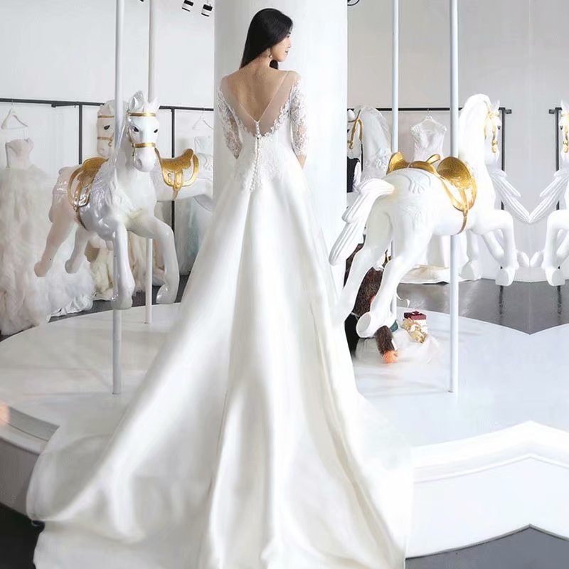 2021 New Warm Satin Wedding Dress Tulle Bride Gather Lace Three Quarters Robe to Be KJUV, Same as the photos