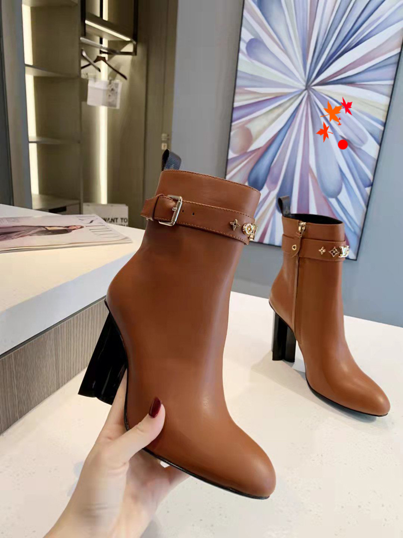 Womens BOOTS With Compare with similar Items 2022 Designer Women ROMAN STUD CALFSKIN COMBAT lady Fashion Ankle Boot Leather Granulated Rivet Winter Flat Shoes -N164, Picture color
Womens BOOTS With Compare with similar Items 2022 Designer Women ROMAN STUD CALFSKIN COMBAT lady Fashion Ankle Boot Leather Granulated Rivet Winter Flat Shoes -N164, Picture color