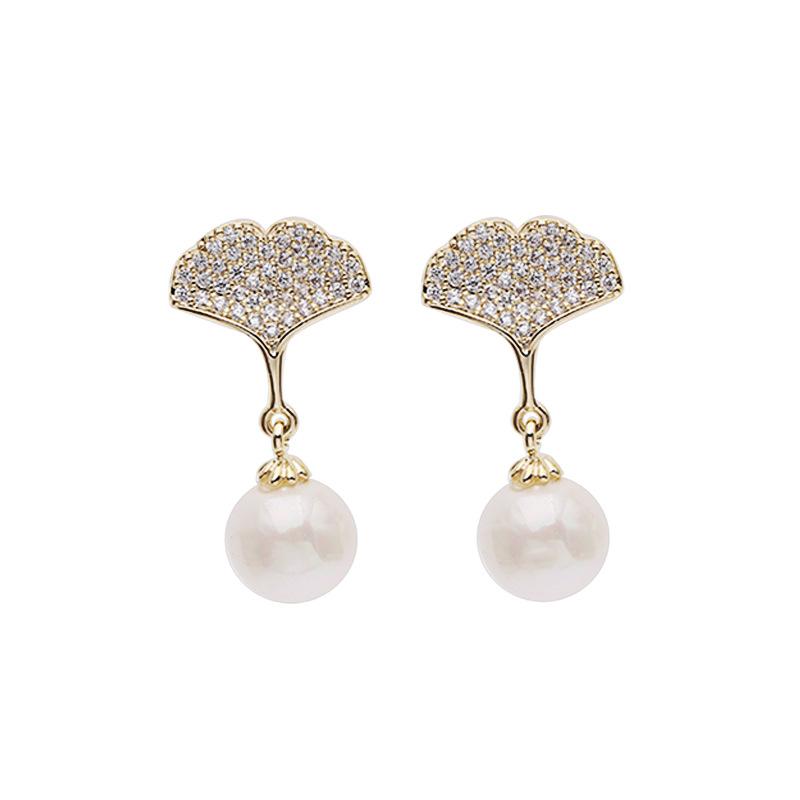Queen Lotus Leaf Shape Cubic Zircon Pearl Women Earrings Personality Weeding Earring for Party vintage earring
Queen Lotus Leaf Shape Cubic Zircon Pearl Women Earrings Personality Weeding Earring for Party vintage earring