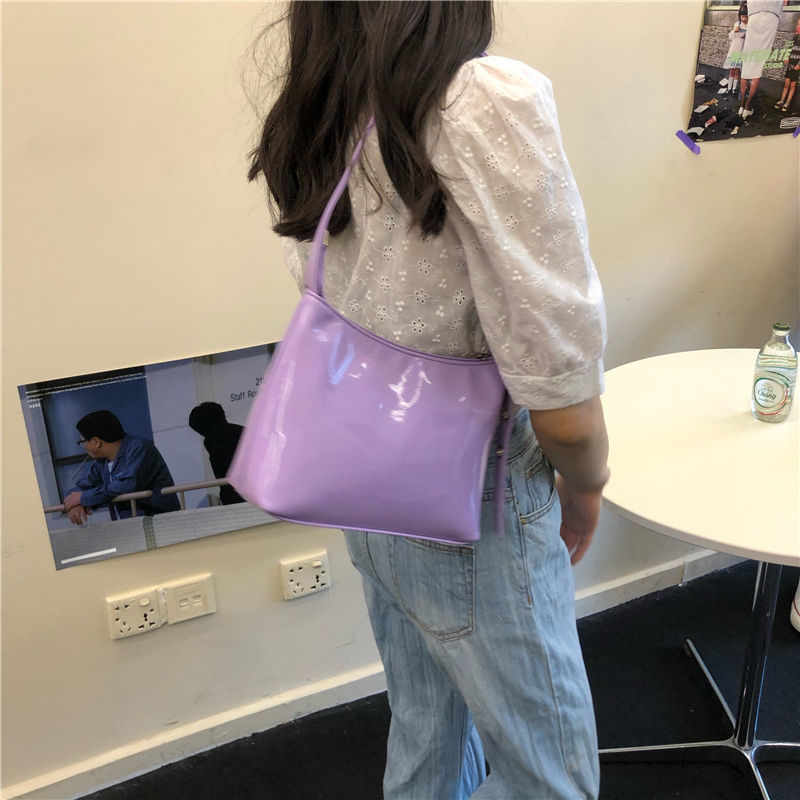 Patent Leather Women Baguette Handbags Fashion Design Ladies Armpit Bag Female Hobos Purple Solid Color Portable Shoulder Bags Q1129
Patent Leather Women Baguette Handbags Fashion Design Ladies Armpit Bag Female Hobos Purple Solid Color Portable Shoulder Bags Q1129
