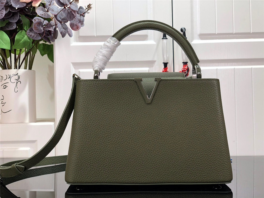 Classic L Capucines BB Women Shoulder Bags Handbag M57227 Kaki Taurillon Leather Silver 31.5*20*11cm 27*18*9cm Travel Bags With Original Box
Classic L Capucines BB Women Shoulder Bags Handbag M57227 Kaki Taurillon Leather Silver 31.5*20*11cm 27*18*9cm Travel Bags With Original Box