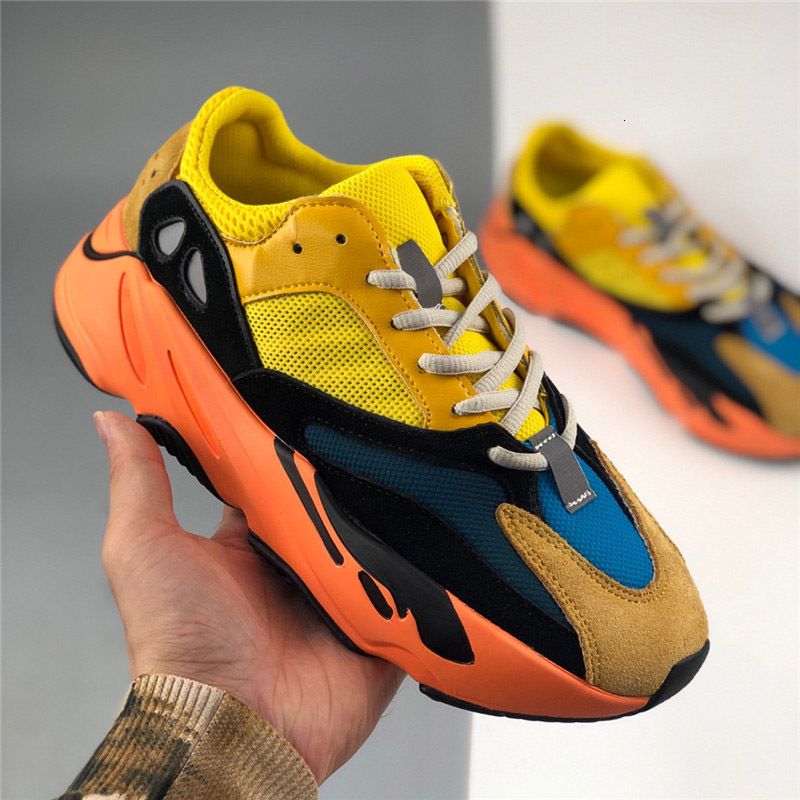 New Release Retro Kanye West 700 The Sun Is Red Rouge Solaire Mens Running Shoes For Women Outdoor Sports Clunky Sneakers Size 36-45
New Release Retro Kanye West 700 The Sun Is Red Rouge Solaire Mens Running Shoes For Women Outdoor Sports Clunky Sneakers Size 36-45