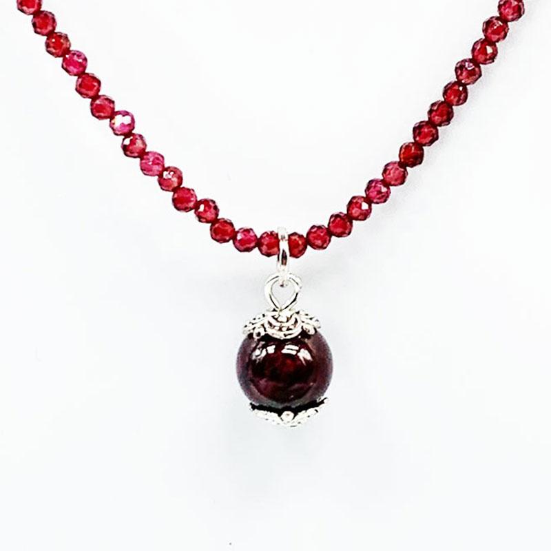 46 CM Faceted Natural Stone Garnet 2 mm Beads Charm Pendant Women Necklace Red Color For Girl Good Quality
46 CM Faceted Natural Stone Garnet 2 mm Beads Charm Pendant Women Necklace Red Color For Girl Good Quality