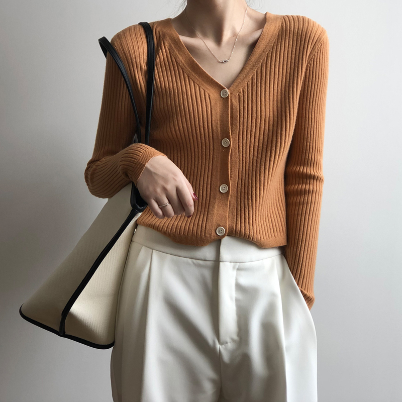 Simple new autumn cardigan of women in short knitted or crocheted sweaters with long female sleeve cleavage buttons fine cardigans sweater, Purple
Simple new autumn cardigan of women in short knitted or crocheted sweaters with long female sleeve cleavage buttons fine cardigans sweater, Purple
