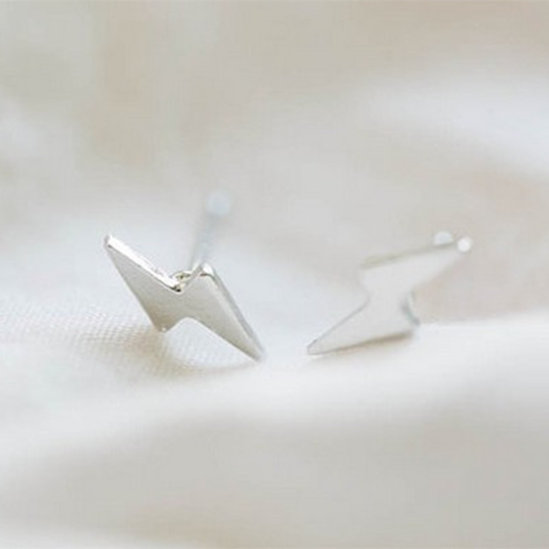 Fashion Cartoon Graphics Design Stud Earrings Suitable for Men And Women Gold Silver Rose Three Color Optional
Fashion Cartoon Graphics Design Stud Earrings Suitable for Men And Women Gold Silver Rose Three Color Optional