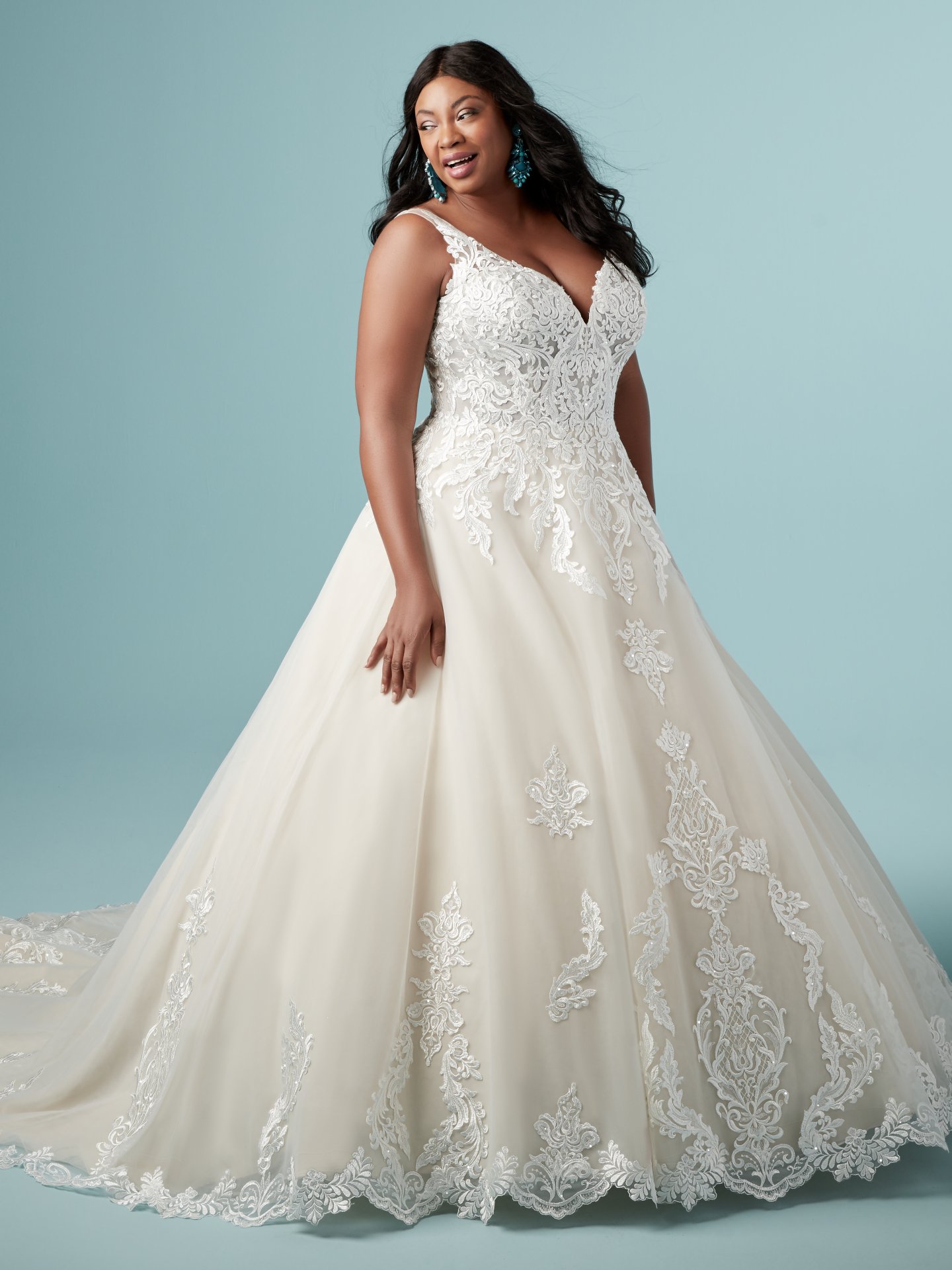 Plus Size Ivory Lace Wedding Dresses V Neck A Line Sequined Bridal Gowns Covered Buttons Back Sweep Train Tulle Robe De Marie