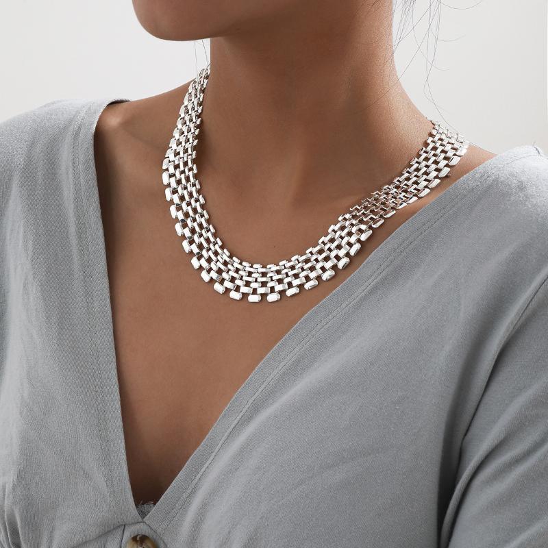 Vintage Geometric Shiny Iron Hollow Out Chain Necklace Silver Color Square Wide Chokers Necklace Female Statement Jewelry
Vintage Geometric Shiny Iron Hollow Out Chain Necklace Silver Color Square Wide Chokers Necklace Female Statement Jewelry