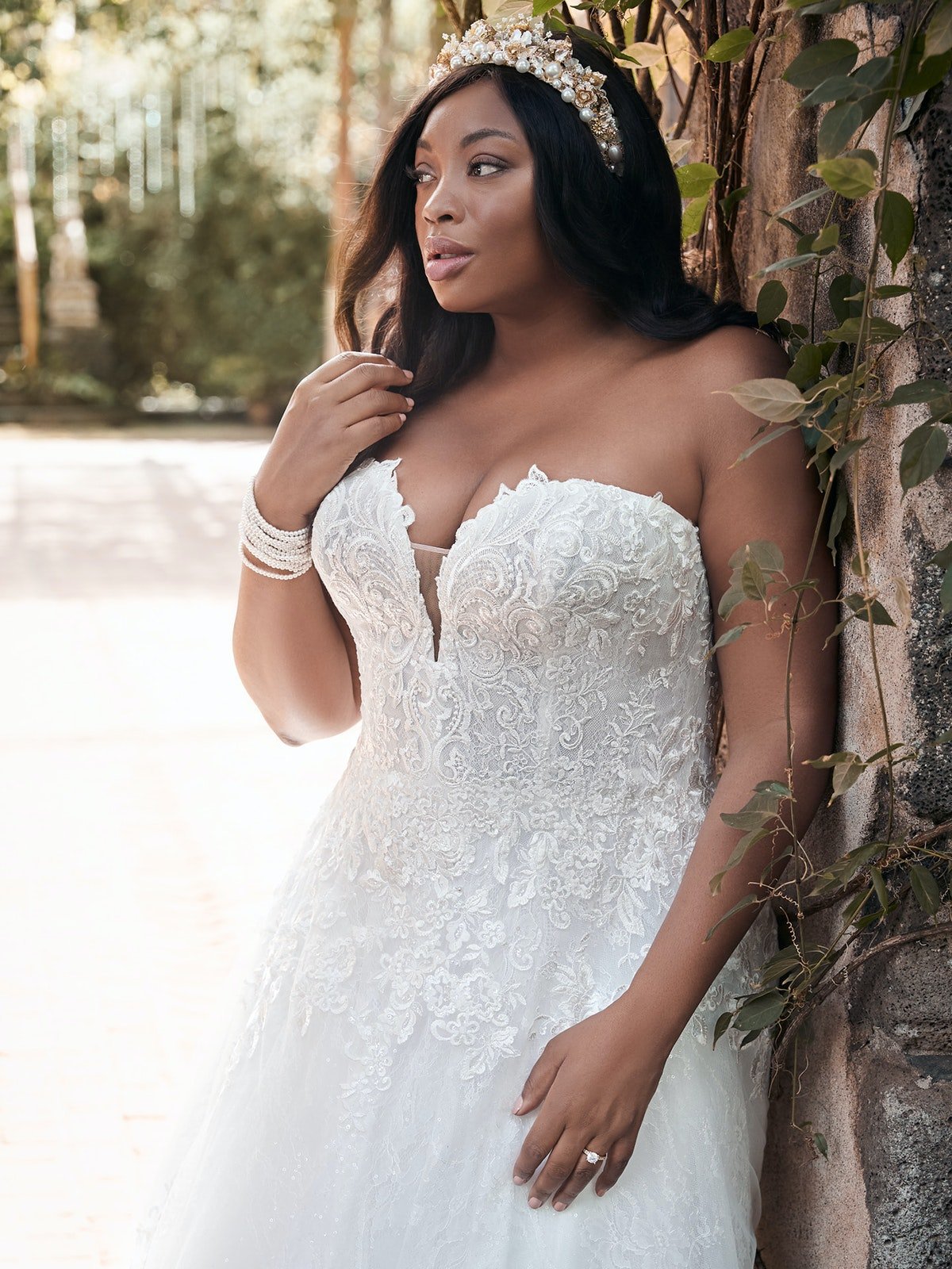 Sale Plus Hot Size Lace Wedding Dresses Sheer Plunging Neck A E Appliqued Bridal Gowns Sweep Train Tulle Robe De Marie Ppliqued