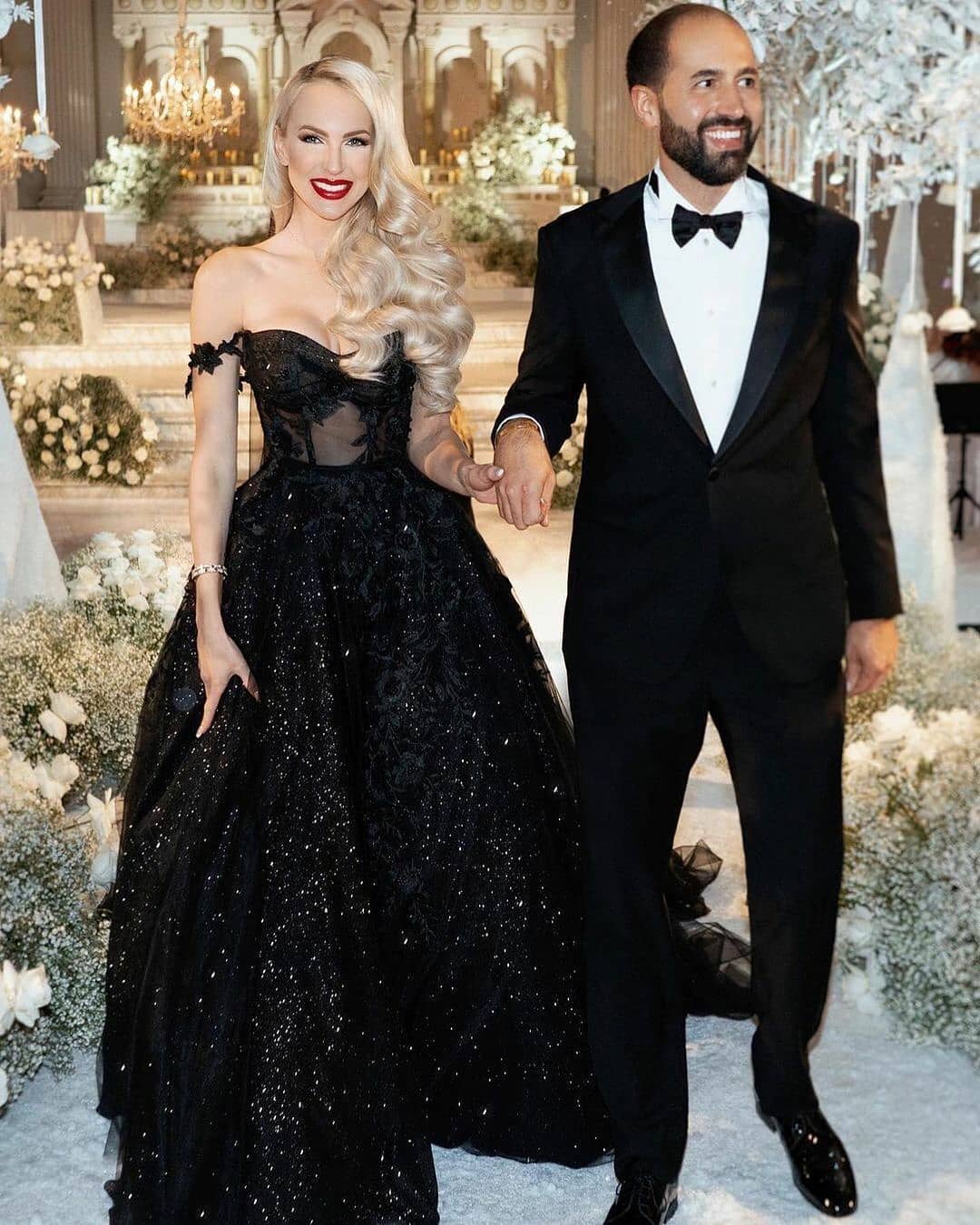 Black Fashion Lace Wedding Dresses Off The Shoulder Sweetheart Neck A E Backless Bridal Gowns Sequined Chapel Train Tulle Robe De Mari E