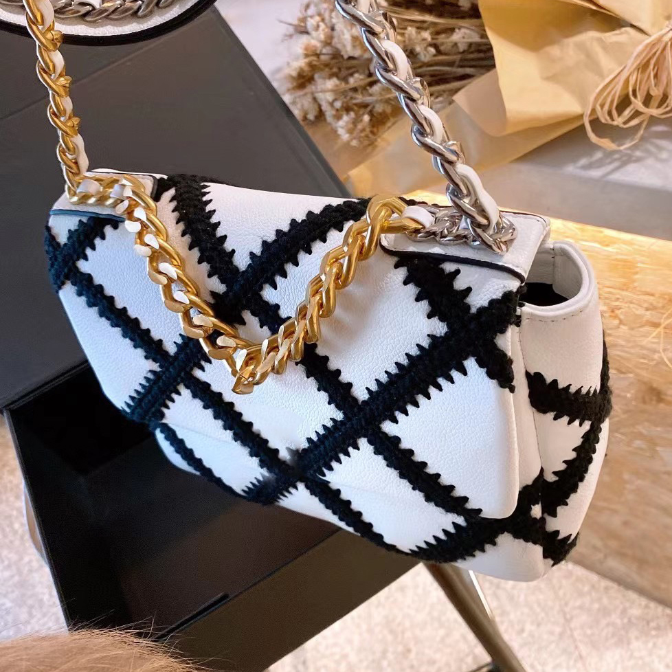 2021 Early Spring 19 Series Leather Womens Bag Wool Crocheted Checkered Shoulder Bag Luxurys Designers Bags Handbag Free Shipping
2021 Early Spring 19 Series Leather Womens Bag Wool Crocheted Checkered Shoulder Bag Luxurys Designers Bags Handbag Free Shipping