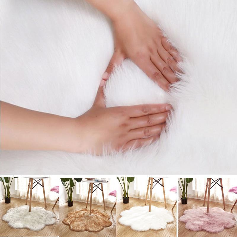 Hairy Floor Mat Plum Blossom Shape Imitated Wool Artificial Home Decoration Bedroom Winter Imitation Wool Carpet Long Plush Rug1, White
Hairy Floor Mat Plum Blossom Shape Imitated Wool Artificial Home Decoration Bedroom Winter Imitation Wool Carpet Long Plush Rug1, White