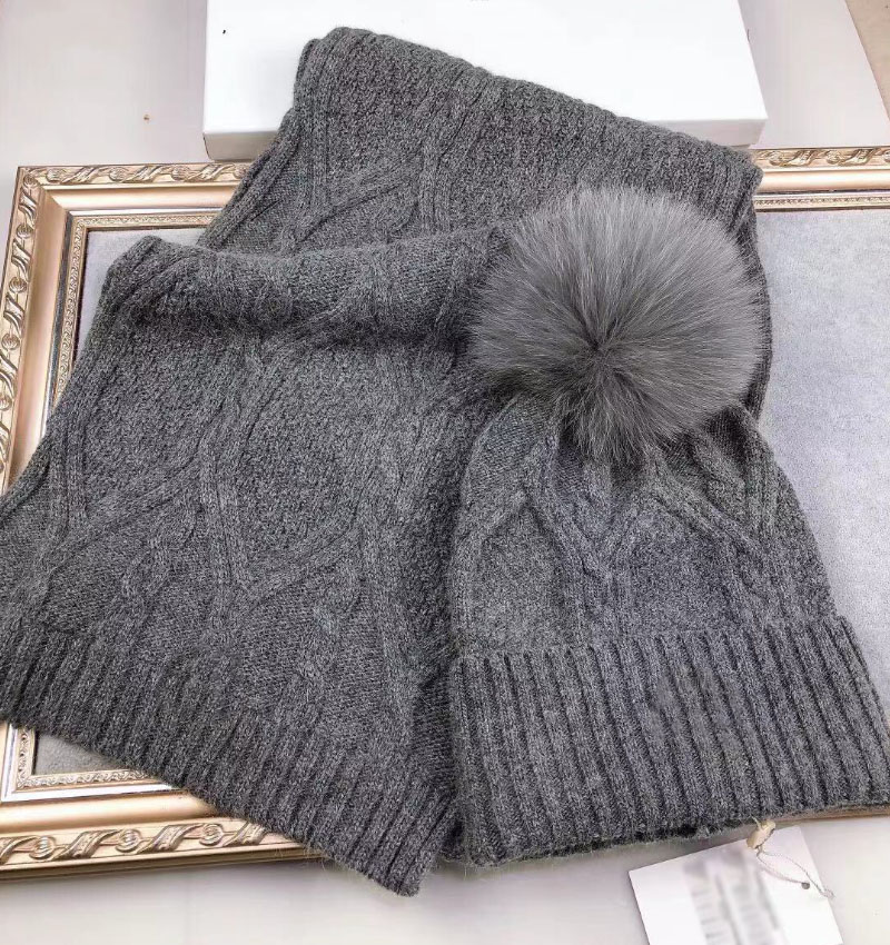 Unisex Adult Knit Hat and Scarf Kit Woolen Fur Pom poms Cap Thicken Winter Hat with Fox Fur Pompom Ball Cap Women Beanjes
Unisex Adult Knit Hat and Scarf Kit Woolen Fur Pom poms Cap Thicken Winter Hat with Fox Fur Pompom Ball Cap Women Beanjes