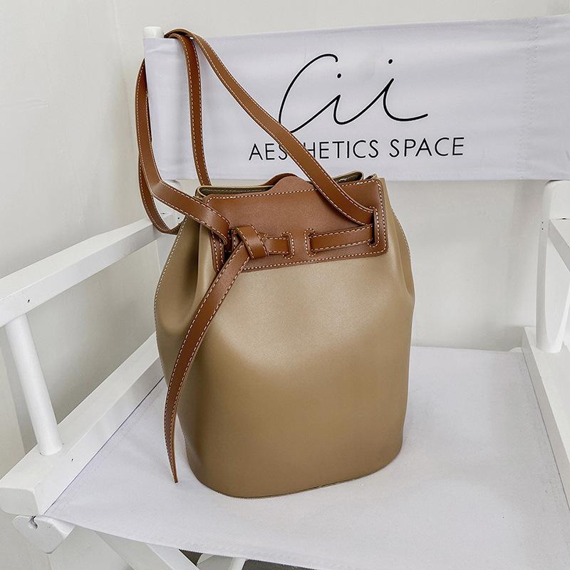 Vintage Hit Colour Female Square Bag 2021new High Quality Leather Women's Designer Handbag Large Capacity Shoulder Messenger Bag, Black
Vintage Hit Colour Female Square Bag 2021new High Quality Leather Women's Designer Handbag Large Capacity Shoulder Messenger Bag, Black