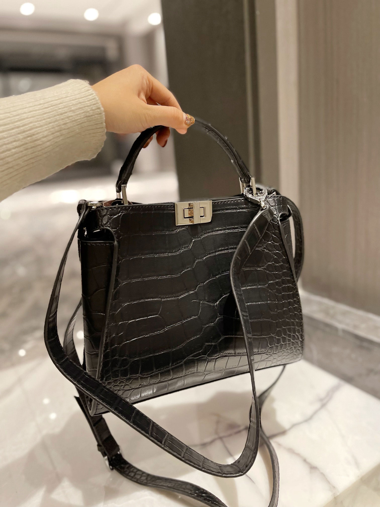 Fashion new PEEKABOO women shoulder bags designer high quality classic bags messenger female handbag, See other bags
Fashion new PEEKABOO women shoulder bags designer high quality classic bags messenger female handbag, See other bags