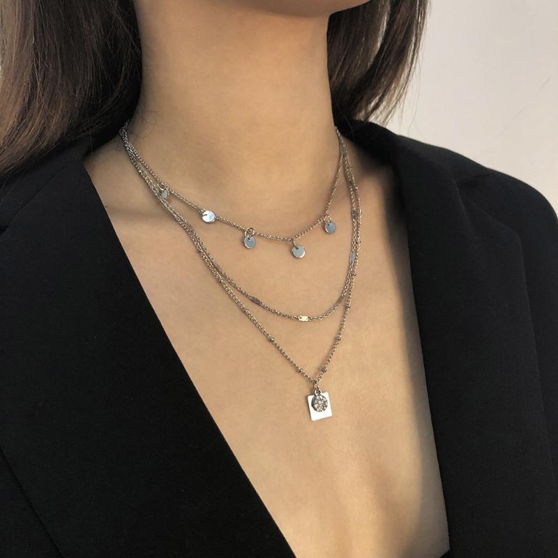 Punk Alloy Sequins Tassel Necklace Three Layer Clavicle Chain 2020 New Fashion Charms Pendant Necklace for Women Choker Jewelry
Punk Alloy Sequins Tassel Necklace Three Layer Clavicle Chain 2020 New Fashion Charms Pendant Necklace for Women Choker Jewelry