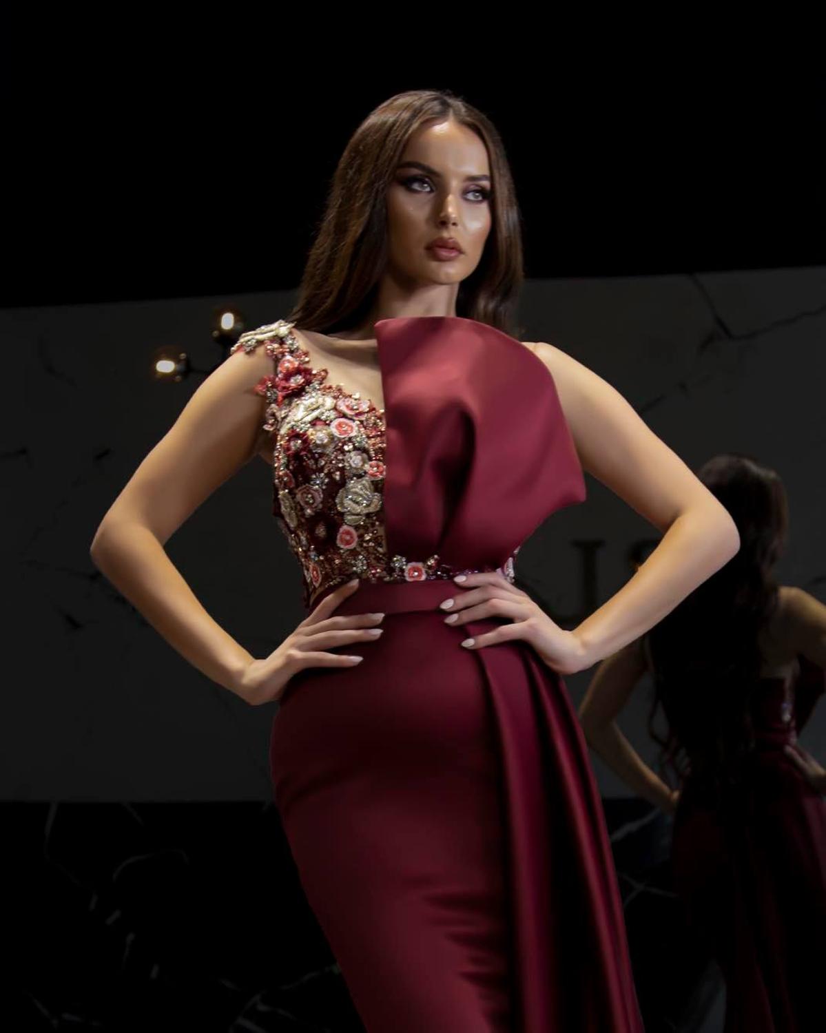 Elegant Burgundy Mermaid Long Evening Dresses 3D Flower Beaded Prom Gowns One Shoulder Formal Party Dress, Blue
Elegant Burgundy Mermaid Long Evening Dresses 3D Flower Beaded Prom Gowns One Shoulder Formal Party Dress, Blue