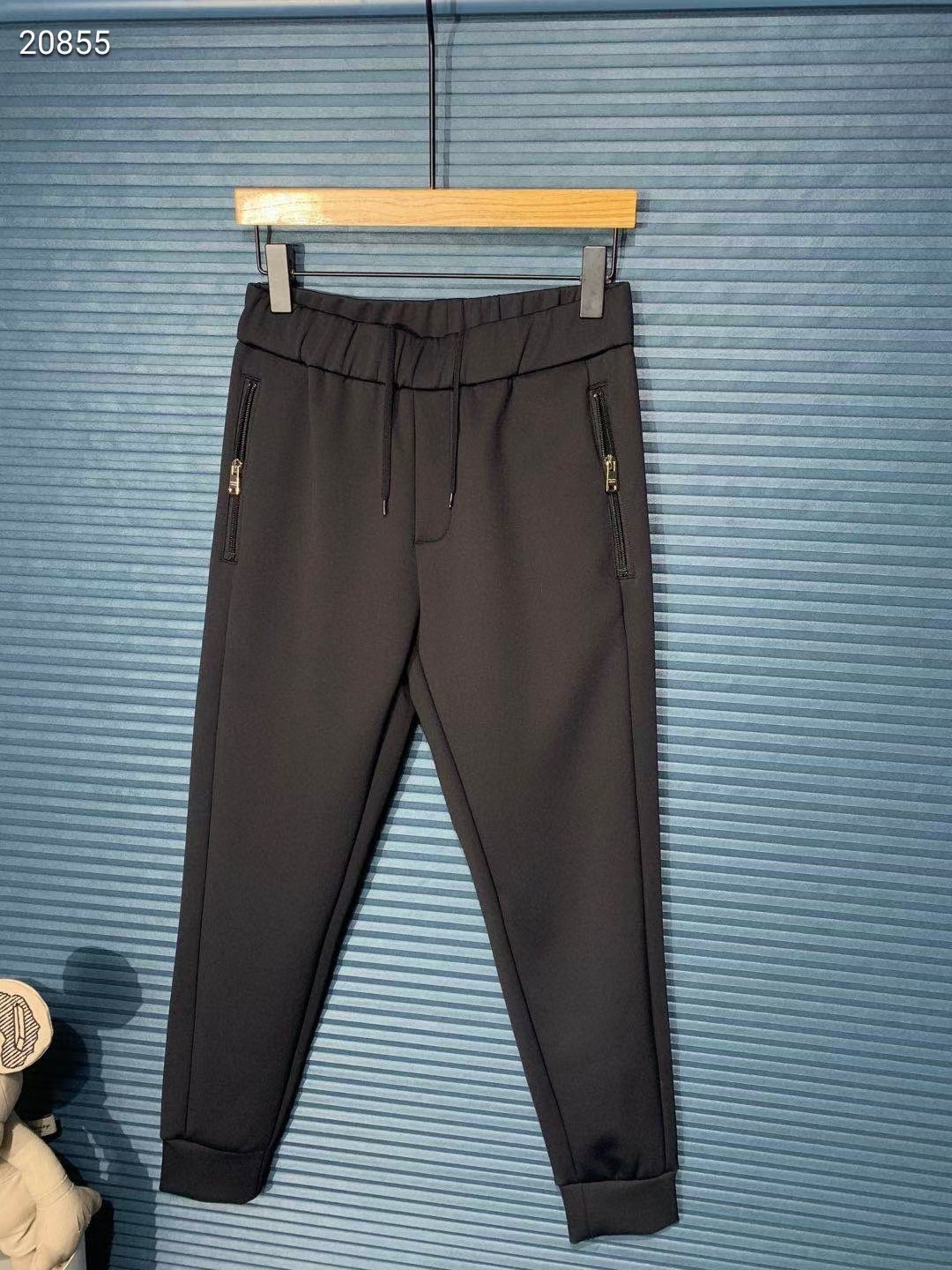 2021 Winter Mens designer thick fabric sweatpants track jogging pants ~ CHINESE SIZE pants ~ tops mens yoga joggers track sweat pants, Black
2021 Winter Mens designer thick fabric sweatpants track jogging pants ~ CHINESE SIZE pants ~ tops mens yoga joggers track sweat pants, Black