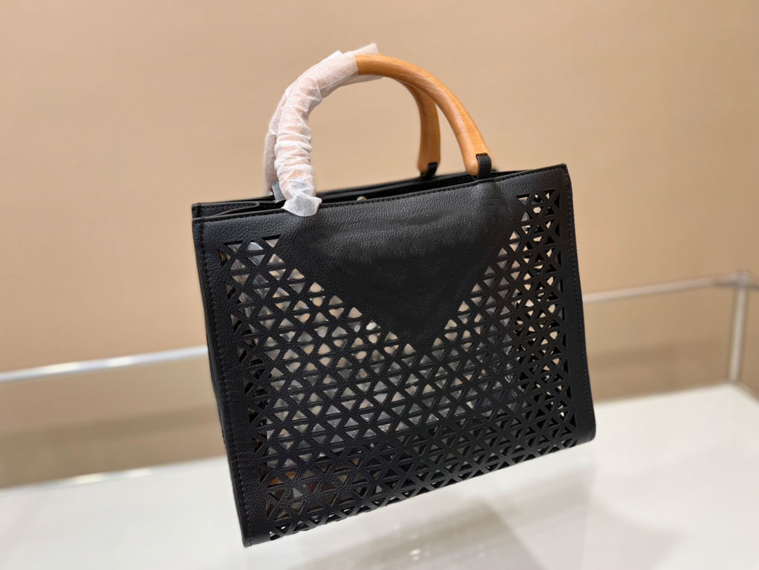 high quality women Fashion triangle logo Cutout Tote shopping Bag hollow out Shoulder Bags large capacity totes Handbag, See other product
high quality women Fashion triangle logo Cutout Tote shopping Bag hollow out Shoulder Bags large capacity totes Handbag, See other product