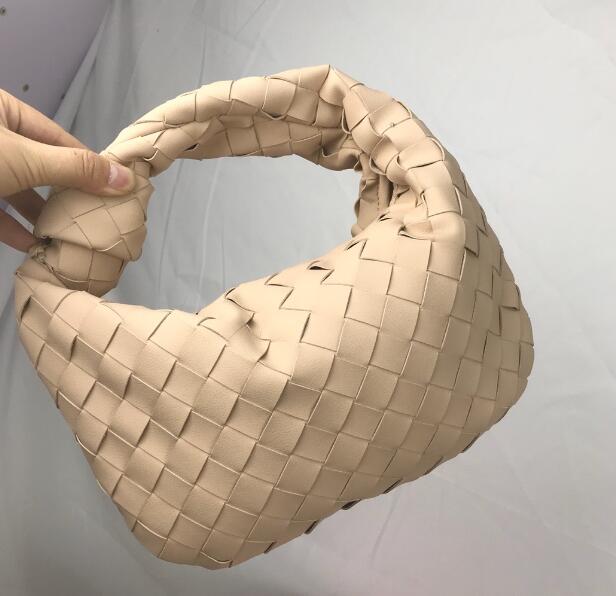 Newset Hand-Woven Leather Handbags Cloud Shape Evening Bags Thick Chain Clutch Women Pouch Clip Handbag Crossbody Totes, Black-22cm
Newset Hand-Woven Leather Handbags Cloud Shape Evening Bags Thick Chain Clutch Women Pouch Clip Handbag Crossbody Totes, Black-22cm