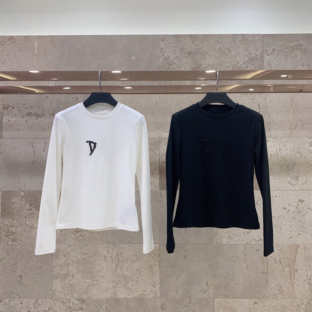 21SS women t shirt designer clothes deisgner Slim soft in autumn winter hand nailed pearl letter round neck versatile long sleeve top, White
21SS women t shirt designer clothes deisgner Slim soft in autumn winter hand nailed pearl letter round neck versatile long sleeve top, White