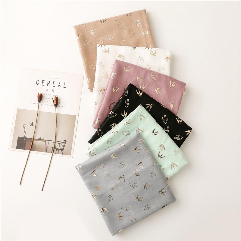 Scarves VISROVER 2022 Spring Black White 90*180cm Foil Printing Viscose Summer Beach Scarf Woman Fashion Wraps Shawls Hijab Gift
Scarves VISROVER 2022 Spring Black White 90*180cm Foil Printing Viscose Summer Beach Scarf Woman Fashion Wraps Shawls Hijab Gift