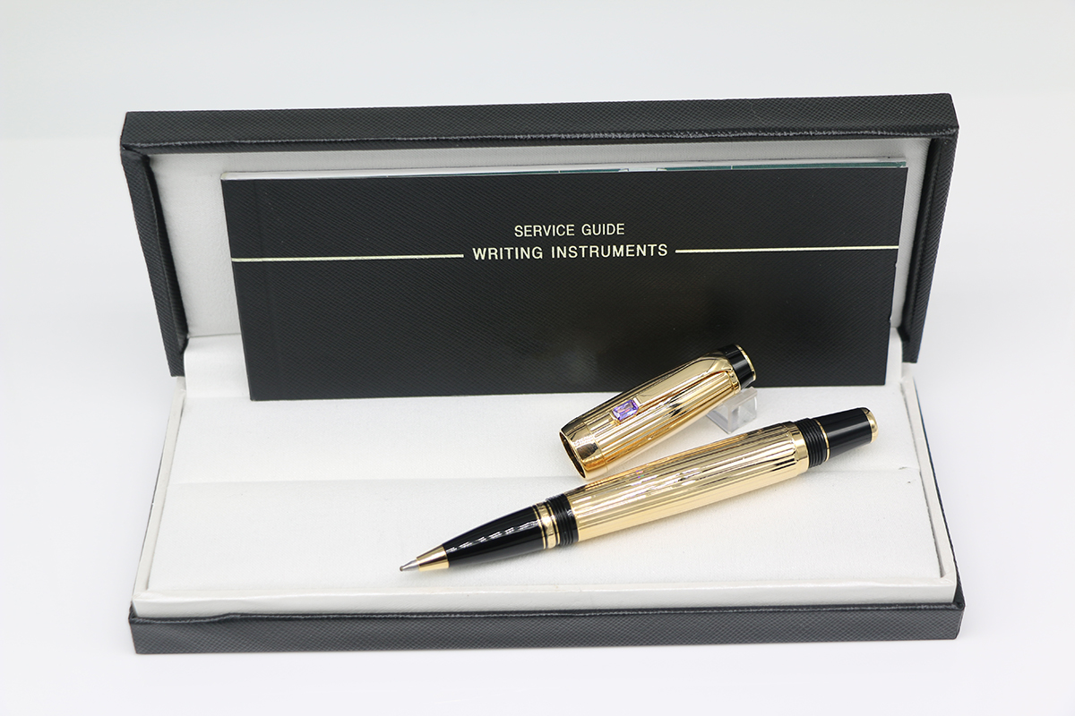 Gold color Rollerball pen office stationery with Diamond inlay Trim and Serial Number and the Diamond color random delivery
Gold color Rollerball pen office stationery with Diamond inlay Trim and Serial Number and the Diamond color random delivery