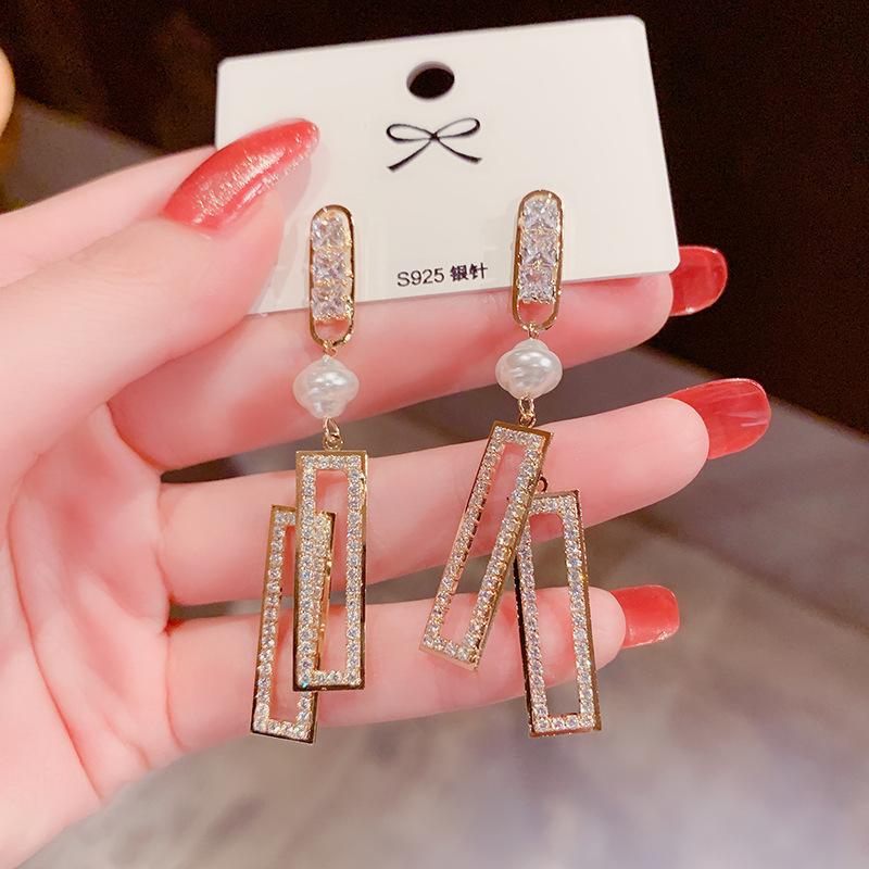 New design fashion jewelry luxury full crystal earrings exaggerated rectangular earrings wedding party for women
New design fashion jewelry luxury full crystal earrings exaggerated rectangular earrings wedding party for women