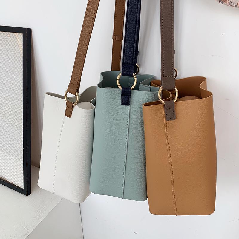 Women Shoulder Bags Fashion Large Capacity Bucket Bag Designer Luxury Pu Leather Crossbody Bag Female Simply Panelled Big Purses, Beige
Women Shoulder Bags Fashion Large Capacity Bucket Bag Designer Luxury Pu Leather Crossbody Bag Female Simply Panelled Big Purses, Beige