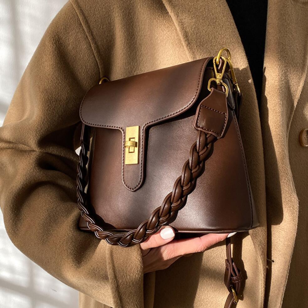 Weave Strap Bucket Shoulder Bag Fashion Pu Leather Women's Designer Handbag Solid Color Crossbody Bags for Women 202 Q1204
Weave Strap Bucket Shoulder Bag Fashion Pu Leather Women's Designer Handbag Solid Color Crossbody Bags for Women 202 Q1204