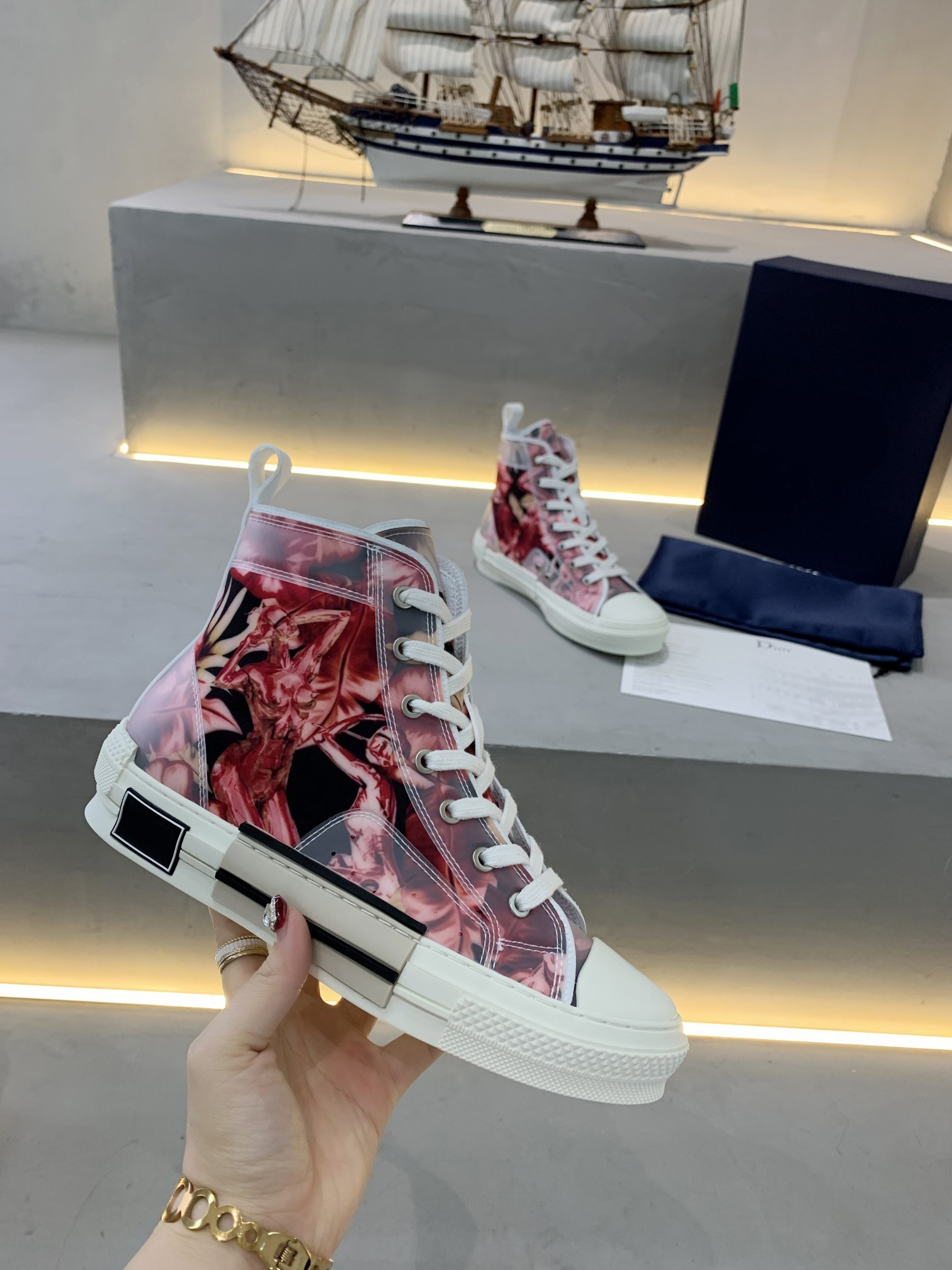 2020 new limited edition custom printed canvas shoes fashion versatile high and low shoes with original packaging shoe box delivery 34-45
2020 new limited edition custom printed canvas shoes fashion versatile high and low shoes with original packaging shoe box delivery 34-45