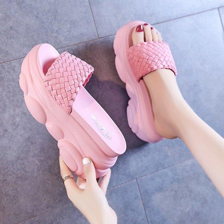 Slippers House Platform Women Luxury Shoes Slides Summer Woman Heeled Mules Pantofle Designer Flat Beach Heels 2021 PU
Slippers House Platform Women Luxury Shoes Slides Summer Woman Heeled Mules Pantofle Designer Flat Beach Heels 2021 PU