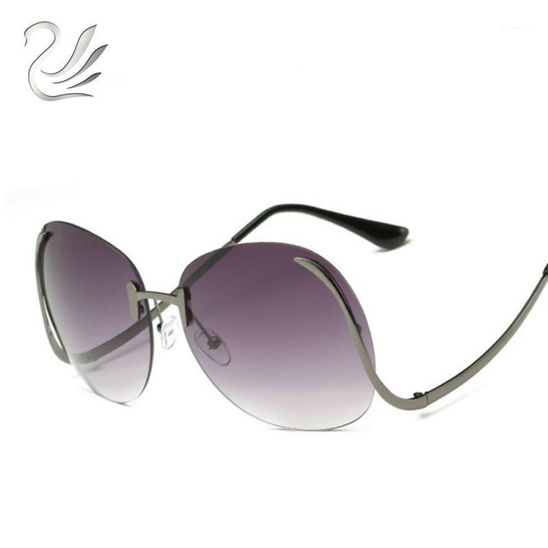 UANLOE 2020 Rimless Gradient Fashion Sunglasses Women Oversized Clear Lens Optics Metal Frame Vintage Sun Glasses Luxury Sunwear1
UANLOE 2020 Rimless Gradient Fashion Sunglasses Women Oversized Clear Lens Optics Metal Frame Vintage Sun Glasses Luxury Sunwear1