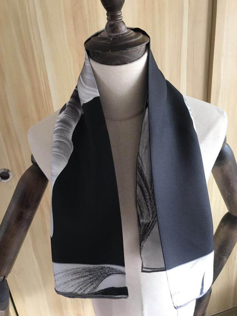 2020 new arrival spring autumn black classic flower 100% silk scarf twill hand made roll 90*90 cm shawl wrap for women lady
2020 new arrival spring autumn black classic flower 100% silk scarf twill hand made roll 90*90 cm shawl wrap for women lady