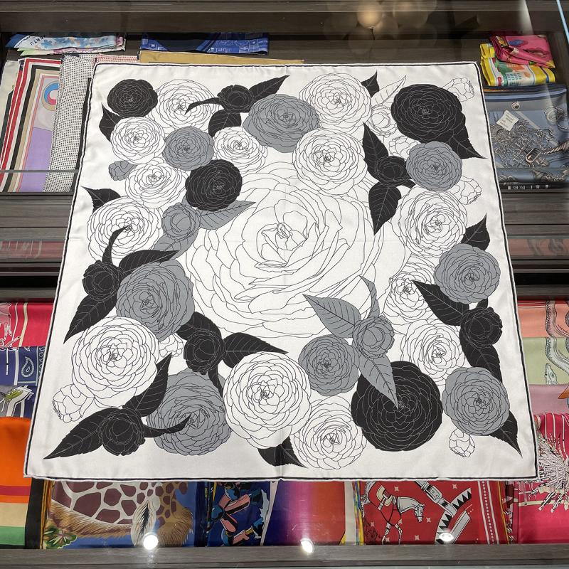 Scarves 70cm 100% Twill Silk Scarf Hand Rolled Edges Brand Design Rose Square Shawl Women Hijab Bandana Kerchief Head, Blue;gray
Scarves 70cm 100% Twill Silk Scarf Hand Rolled Edges Brand Design Rose Square Shawl Women Hijab Bandana Kerchief Head, Blue;gray