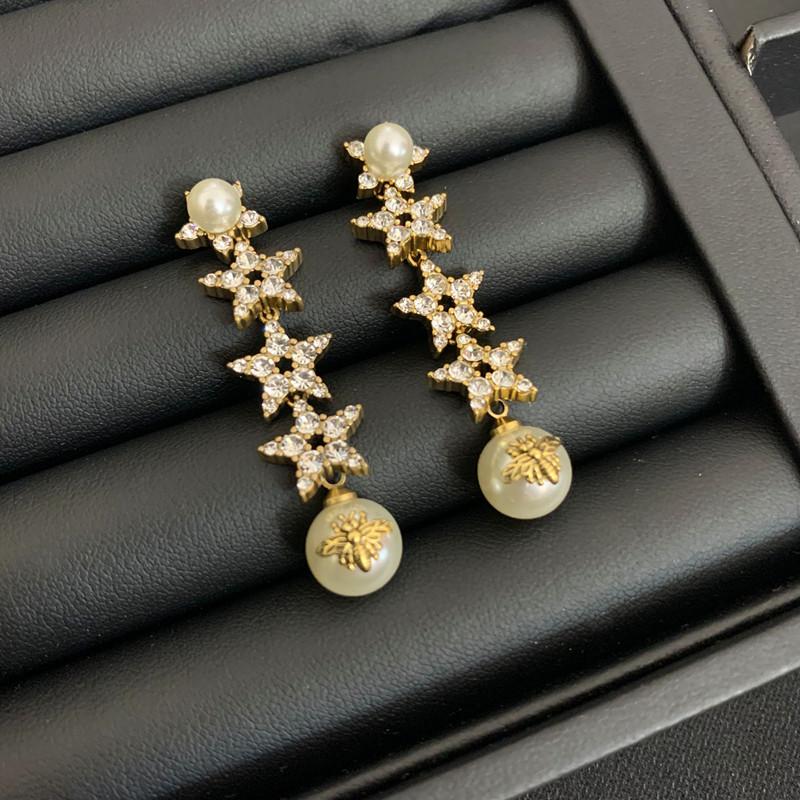 Fashion Stud D letter tassel earrings suitable for women's long and short crystal earrings jewelry
Fashion Stud D letter tassel earrings suitable for women's long and short crystal earrings jewelry