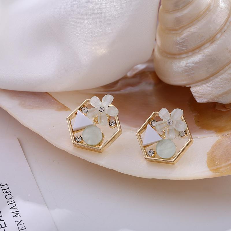 Hollow Out Rhinestone Hexagon Studs Earrings Handmade Bohemian Gold Color Acrylic Geometric Stud Earrings for Women Jewelry Gift
Hollow Out Rhinestone Hexagon Studs Earrings Handmade Bohemian Gold Color Acrylic Geometric Stud Earrings for Women Jewelry Gift