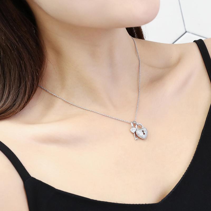 Summer new lady necklace plated silver love lock key necklace collarbone chain to girlfriend fashion accessories1
Summer new lady necklace plated silver love lock key necklace collarbone chain to girlfriend fashion accessories1