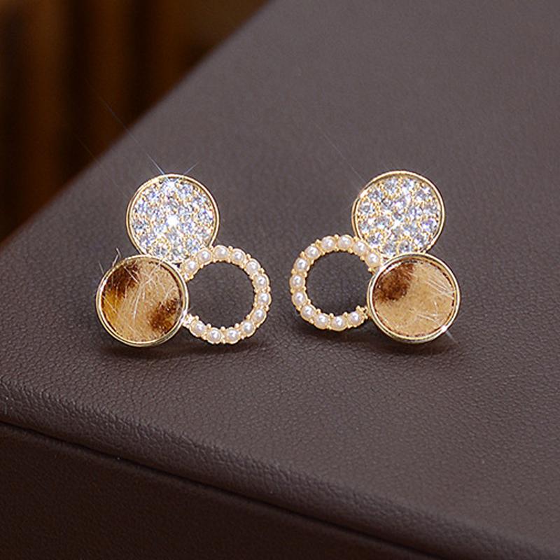 Stud Simple Creative Tiny Geometric Women Earring 14K Real Gold Pave Zircon CZ Earrings Wedding Jewelry For Bridal Accessories, Golden;silver
Stud Simple Creative Tiny Geometric Women Earring 14K Real Gold Pave Zircon CZ Earrings Wedding Jewelry For Bridal Accessories, Golden;silver