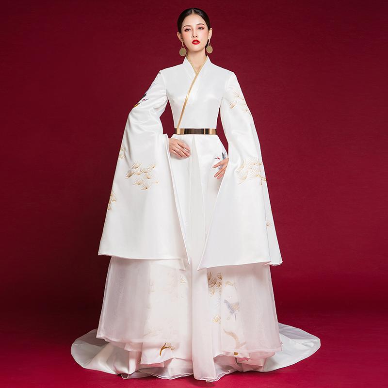 Long Sleeves Guzheng Hanfu White Embroidery Cheongsam Fashion Show Traing Dress Woman Chinese Evening Dresses Qipao Oriental
Long Sleeves Guzheng Hanfu White Embroidery Cheongsam Fashion Show Traing Dress Woman Chinese Evening Dresses Qipao Oriental