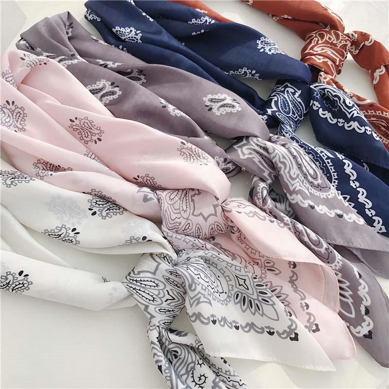 2021 new hijab scarf women bandana silk scarf foulard femme hair Versatile Retro Hair band Small silk Small kerchief
2021 new hijab scarf women bandana silk scarf foulard femme hair Versatile Retro Hair band Small silk Small kerchief
