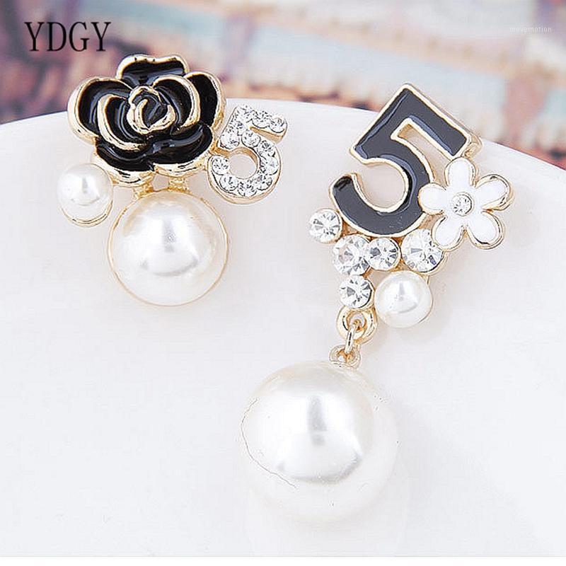 YDGY Simple Digital Pearl Earrings Fashionable Temperament Enamel Flower Asymmetric Girl Style Earrings1
YDGY Simple Digital Pearl Earrings Fashionable Temperament Enamel Flower Asymmetric Girl Style Earrings1