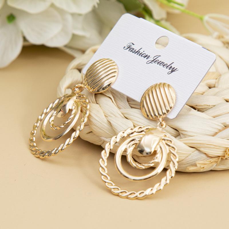 Simple Vintage Irregular Gold Design Earrings for Women Fashion Retro Big Geometric Round Metal Dangle Drop Earring 2021 Jewelry
Simple Vintage Irregular Gold Design Earrings for Women Fashion Retro Big Geometric Round Metal Dangle Drop Earring 2021 Jewelry