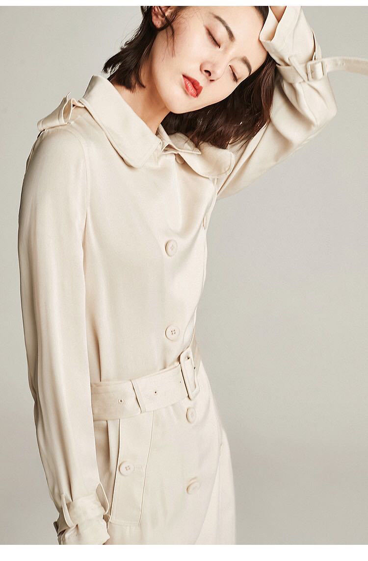 2021 Autumn Female Vintage Fine Style Fashion Jacket Turn-down Belt Double-breasted Collar Long Silk Kuby, Khaki.
2021 Autumn Female Vintage Fine Style Fashion Jacket Turn-down Belt Double-breasted Collar Long Silk Kuby, Khaki.