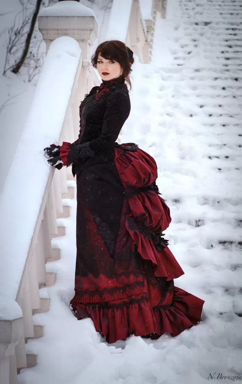 and Black Bury Vintage Wedding Dresses Bridal Gown Veet Long Sleeves Gothic High Neck Custom Made Castle Ruffles Pleats Vestido De Novia