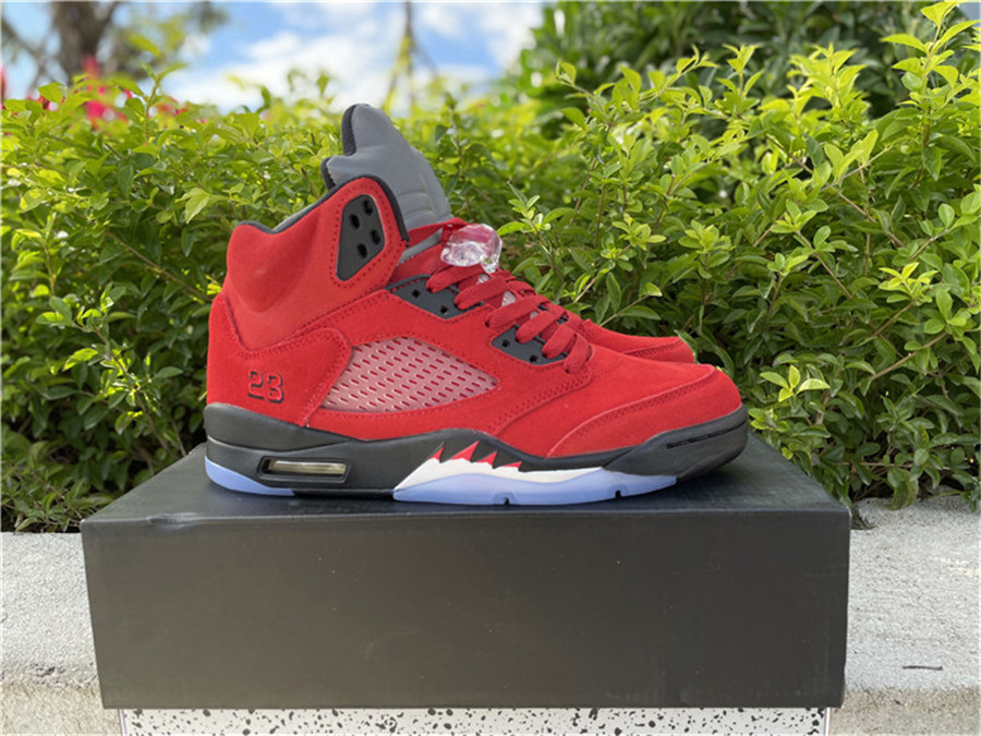 2021 Release Authentic 5 Raging Bull Outdoor Shoes Men Varsity Red Black White 5S Suede DD0587-600 Sneakers Sports With Original Box US7-13
2021 Release Authentic 5 Raging Bull Outdoor Shoes Men Varsity Red Black White 5S Suede DD0587-600 Sneakers Sports With Original Box US7-13