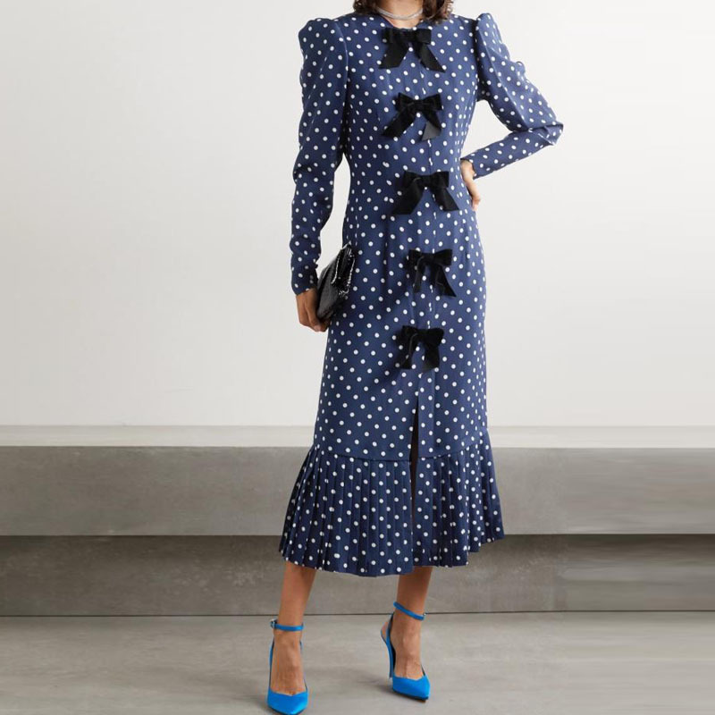 2021 New Autumn Classic Style Printing Long Sleeve Thin Bows Tempers Plied Mid-length Women' Clothes Zvt8, Navy blue.
2021 New Autumn Classic Style Printing Long Sleeve Thin Bows Tempers Plied Mid-length Women' Clothes Zvt8, Navy blue.