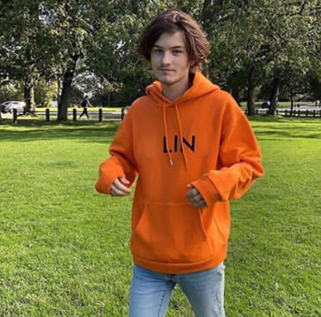 hot sale 20FW Classic Letter Printed Solid Hoodies Men Women High Street Autumn Winter Hooded Sweatshirt High End Fashion Pullover Outwear, Purple 
hot sale 20FW Classic Letter Printed Solid Hoodies Men Women High Street Autumn Winter Hooded Sweatshirt High End Fashion Pullover Outwear, Purple