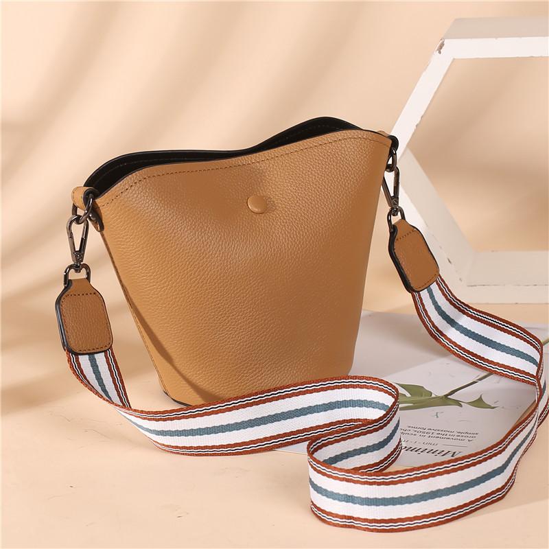 Wide Straps Women Genuine Leather Bucket Handbags Female Shoulder Crossbody Bags Women's Fashion Brand Designer Bag, Black
Wide Straps Women Genuine Leather Bucket Handbags Female Shoulder Crossbody Bags Women's Fashion Brand Designer Bag, Black